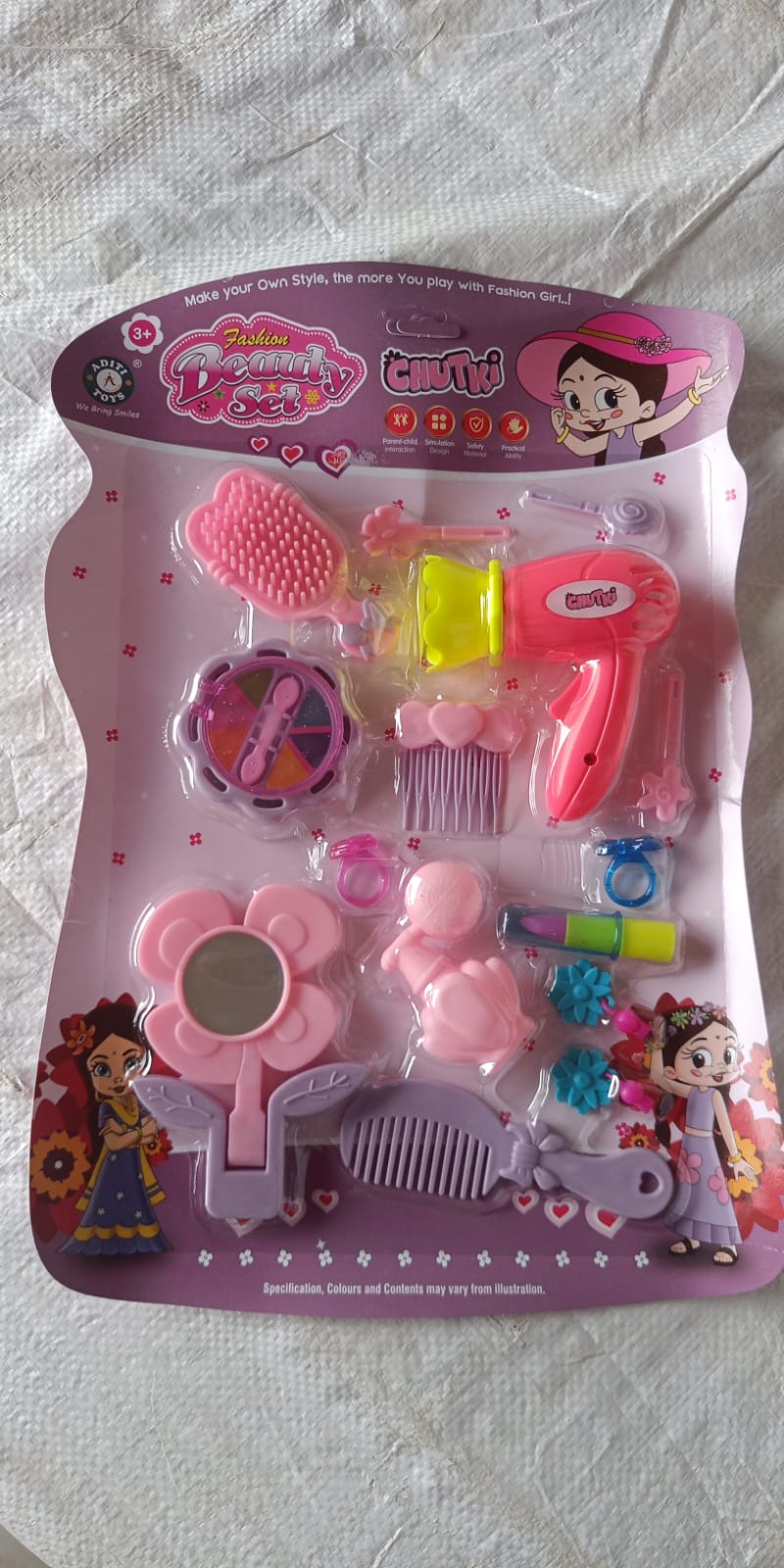 1921 Girls Bring Along Beauty Suitcase Makeup Vanity Toy (Multicolour)