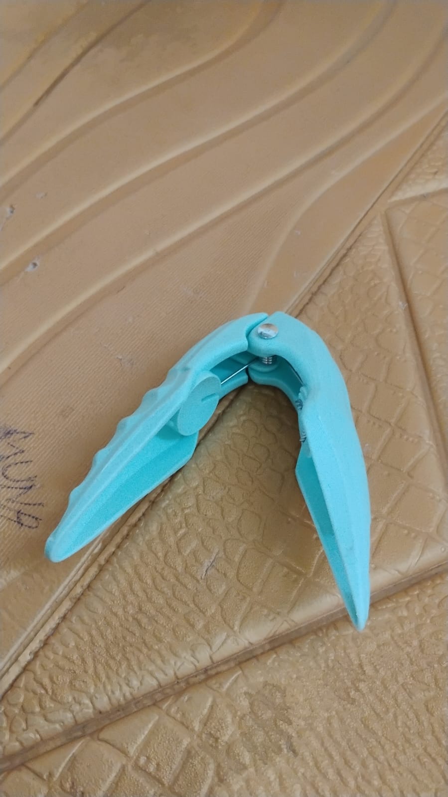 Nutcracker Clip Tool