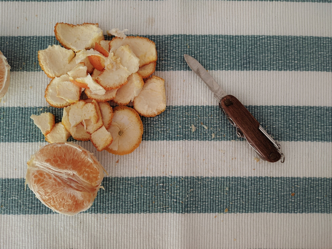 a plate of sliced fruit