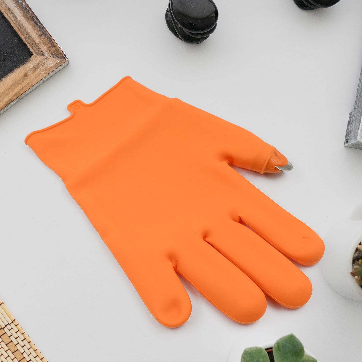 Right-Handed Silicone Thumb Cutter Gloves