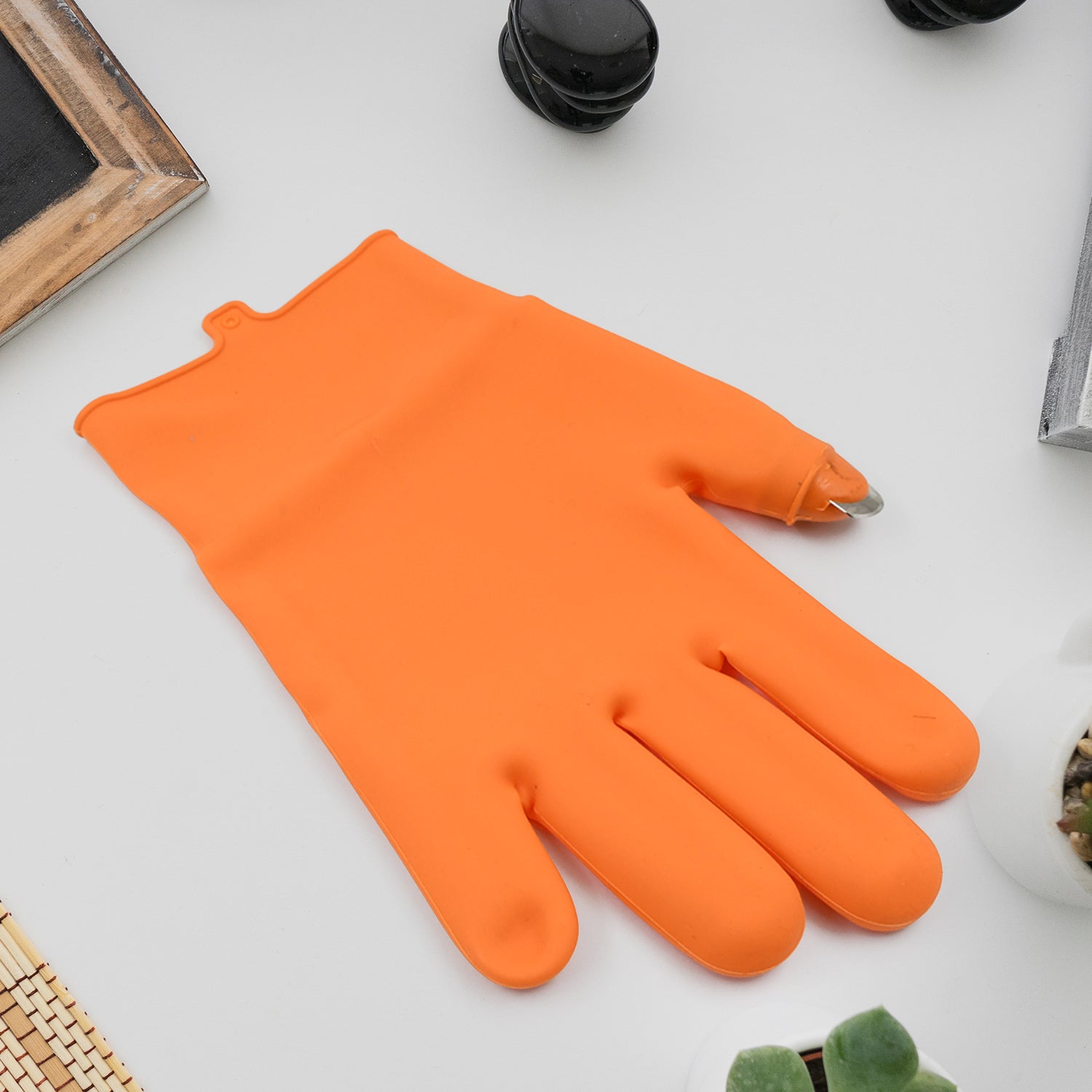 Right-Handed Silicone Thumb Cutter Gloves