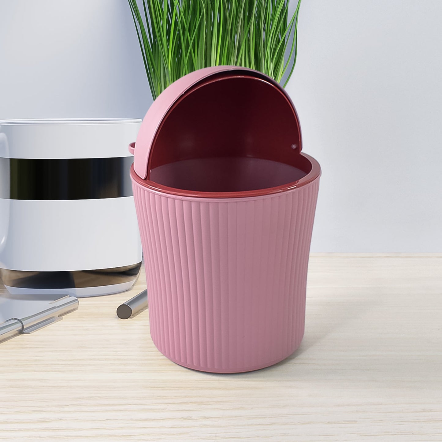 Chic Swing-Lid Bin