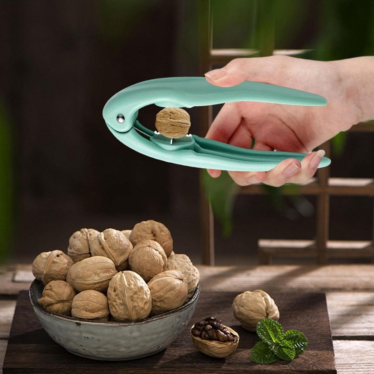Nutcracker Clip Tool