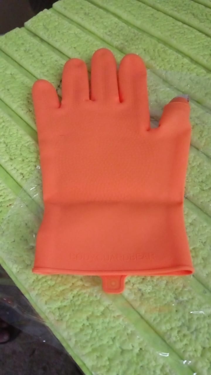 Right-Handed Silicone Thumb Cutter Gloves