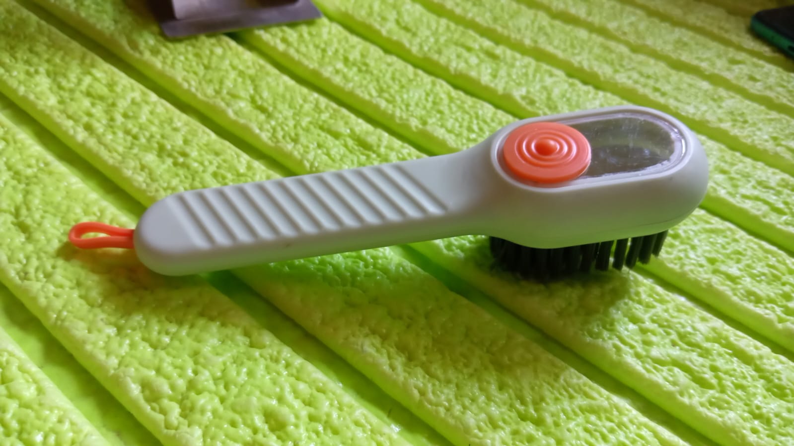 Scrubbing Brush Dispenser