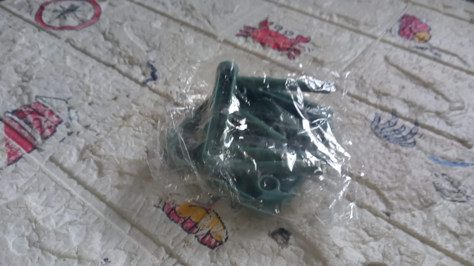 Mini Chair Phone Holder – 1 Pc